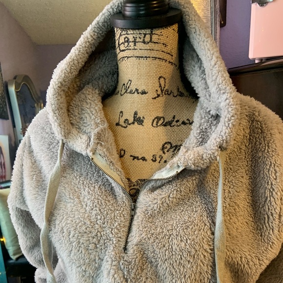 Oversized Fluffy Zip Up Hoodie/Sweater- M 🌸 - Picture 4 of 8